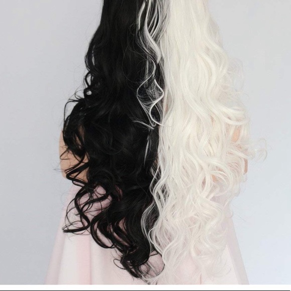 ?CRUELLA DEVILLE LACE FRONT  HALLOWEEN  WIG ?